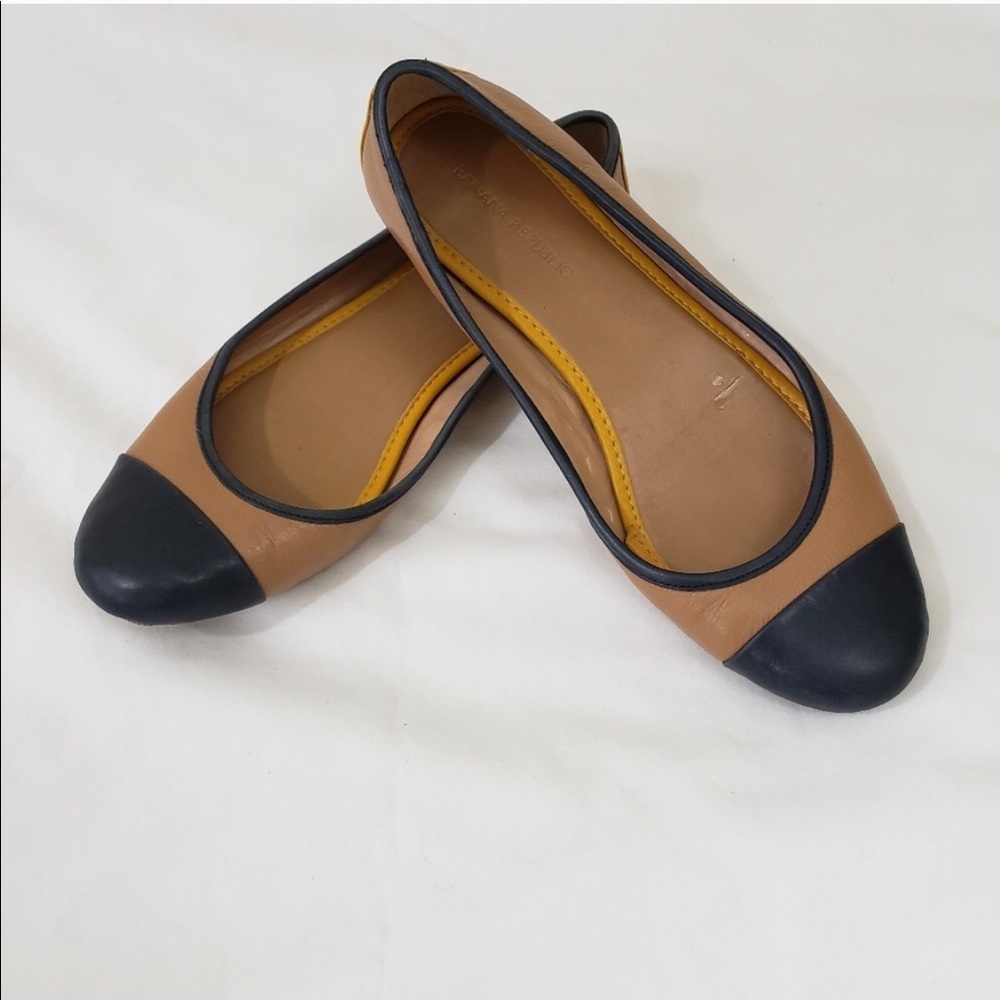 BANANA REPUBLIC flats size 7 excellent condition